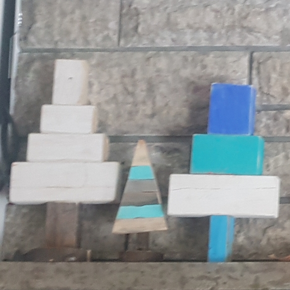 Set of 3 wood trees